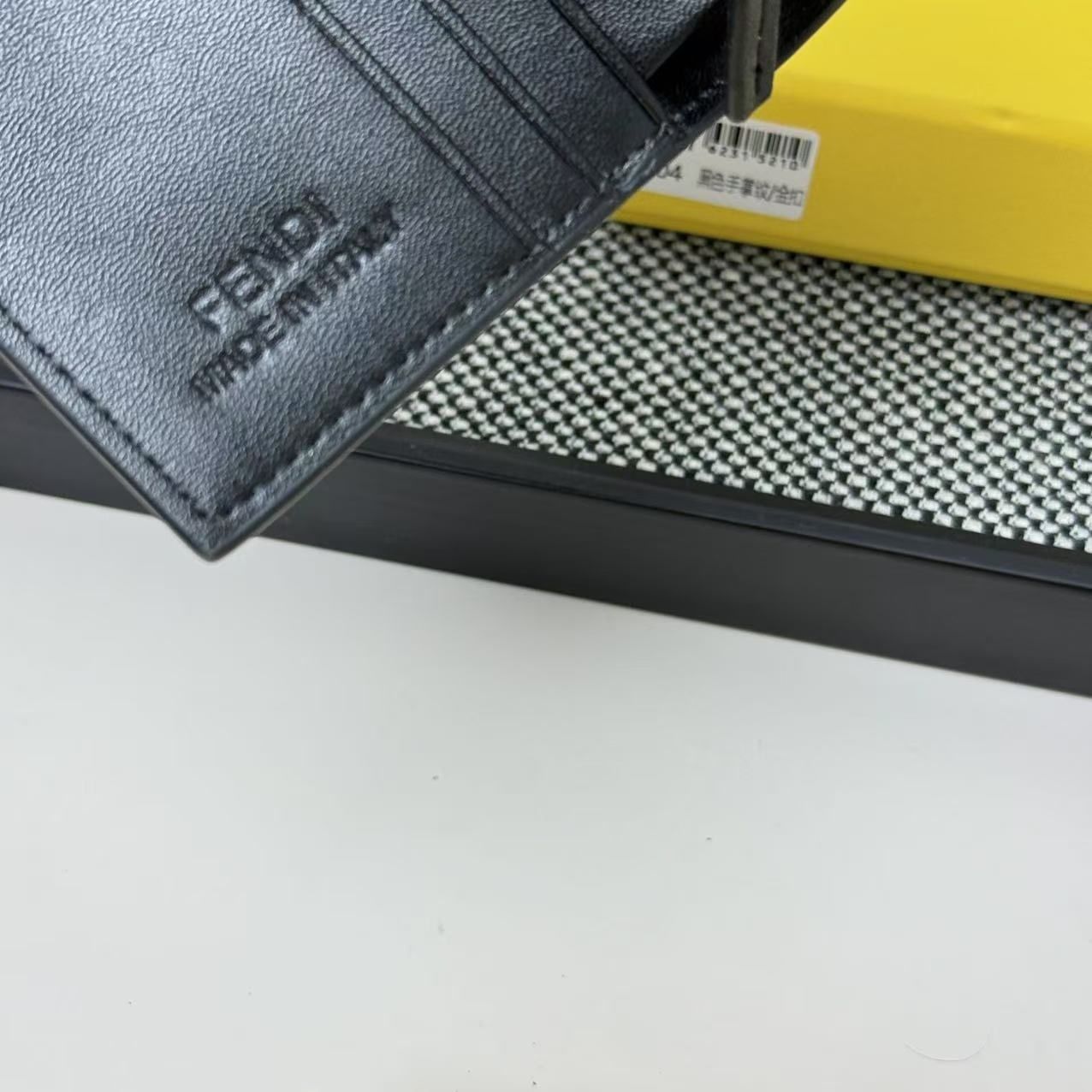 高級美品 状態良 FENDI　フェンディ折り財布 小銭入れ