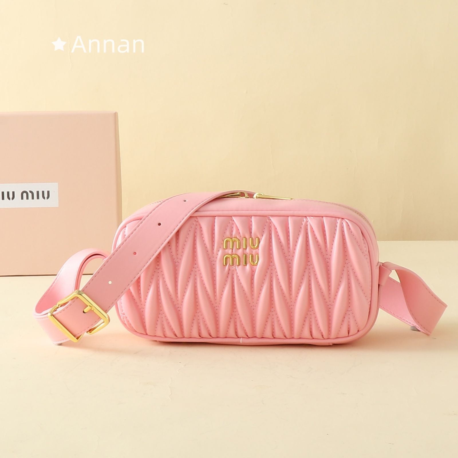 美品 綺麗 人気 良品 レディース MIUMIUミュウミュウ ショルダーバッグ