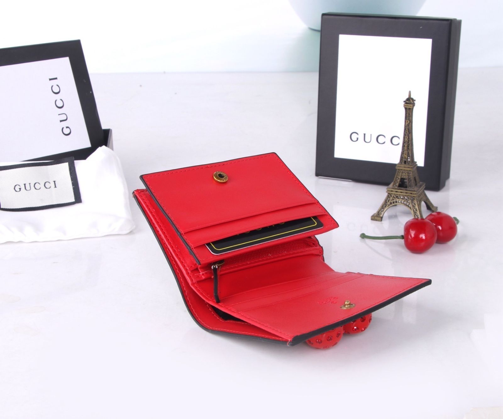 新作 期間限定☆ GUCCI グッチ 折り財布 小銭入れ 新作 期間限定☆ GUCCI グッチ 折り財布 小銭入れ