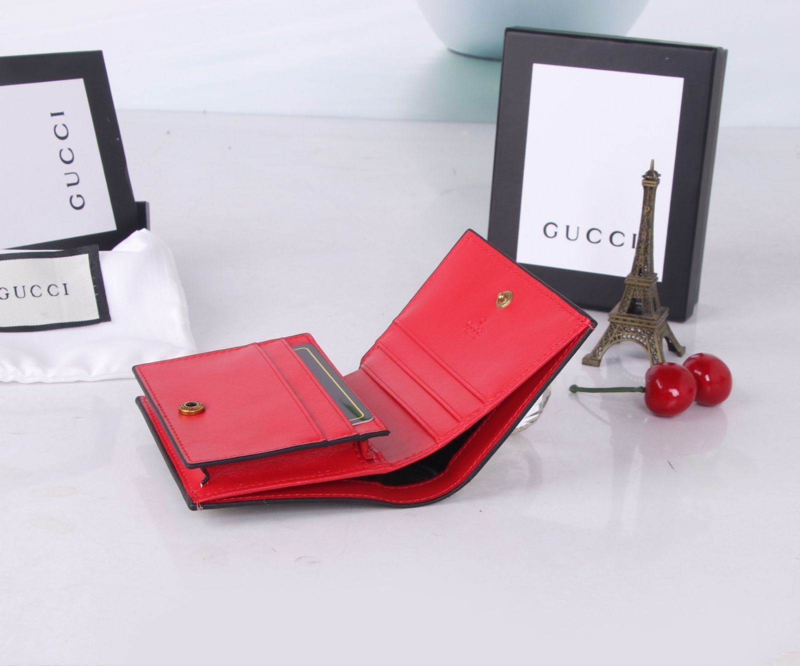 新作 期間限定☆ GUCCI グッチ 折り財布 小銭入れ 新作 期間限定☆ GUCCI グッチ 折り財布 小銭入れ