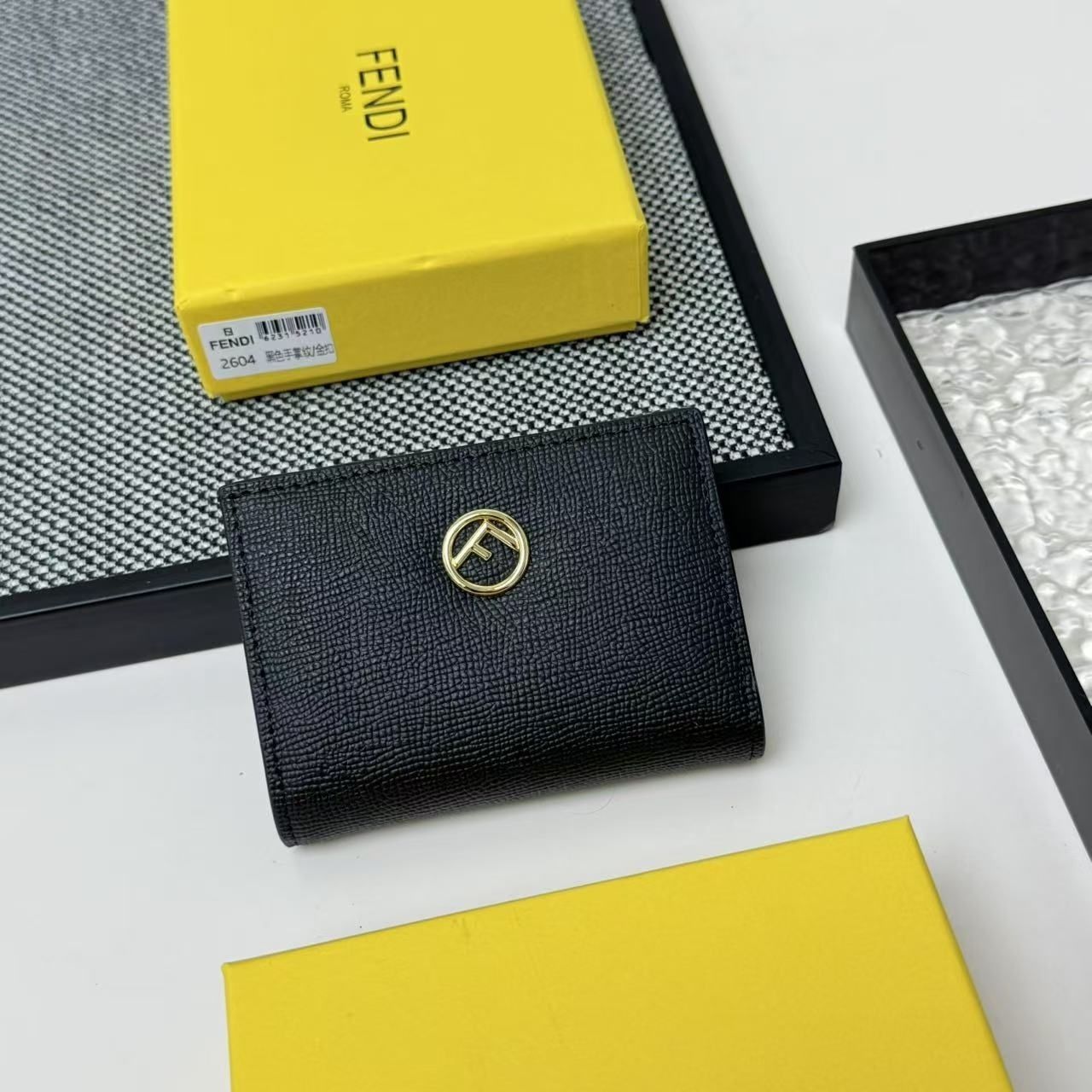 高級美品 状態良 FENDI　フェンディ折り財布 小銭入れ