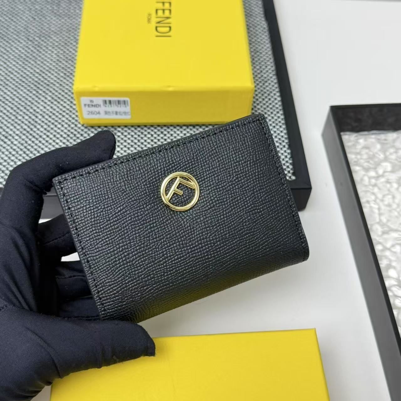 高級美品 状態良 FENDI　フェンディ折り財布 小銭入れ