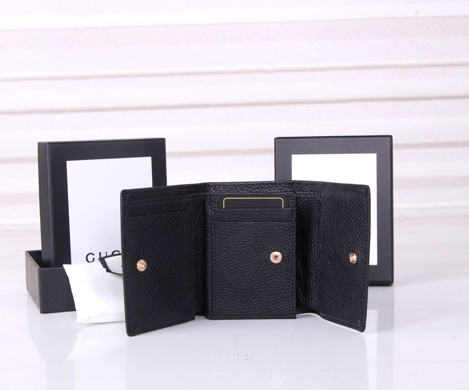 新品 本日特価 GUCCI グッチ 折り財布 小銭入れ