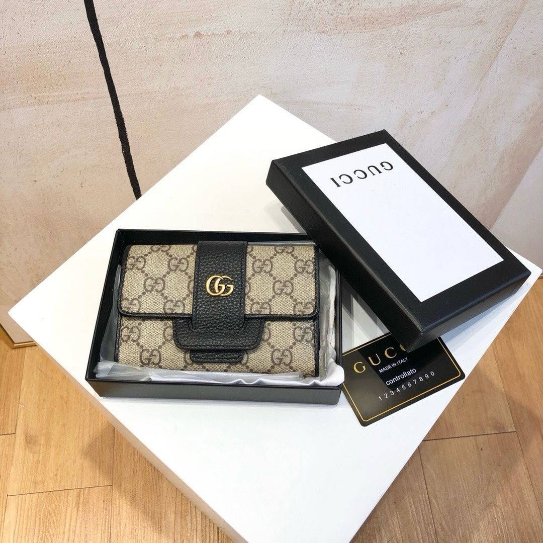 【極美品 現行型】GUCCI グッチ ウォレット 折り財布 小銭入れ