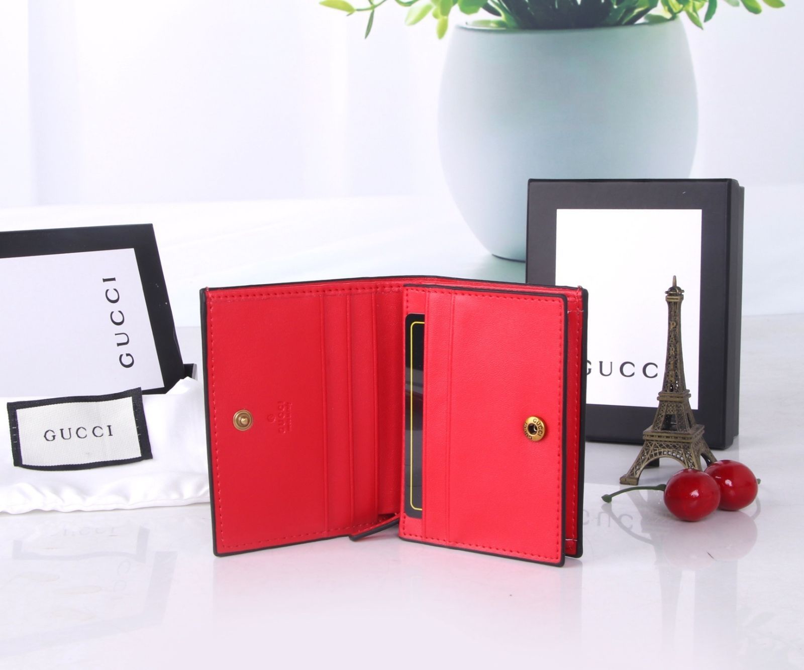 新作 期間限定☆ GUCCI グッチ 折り財布 小銭入れ 新作 期間限定☆ GUCCI グッチ 折り財布 小銭入れ