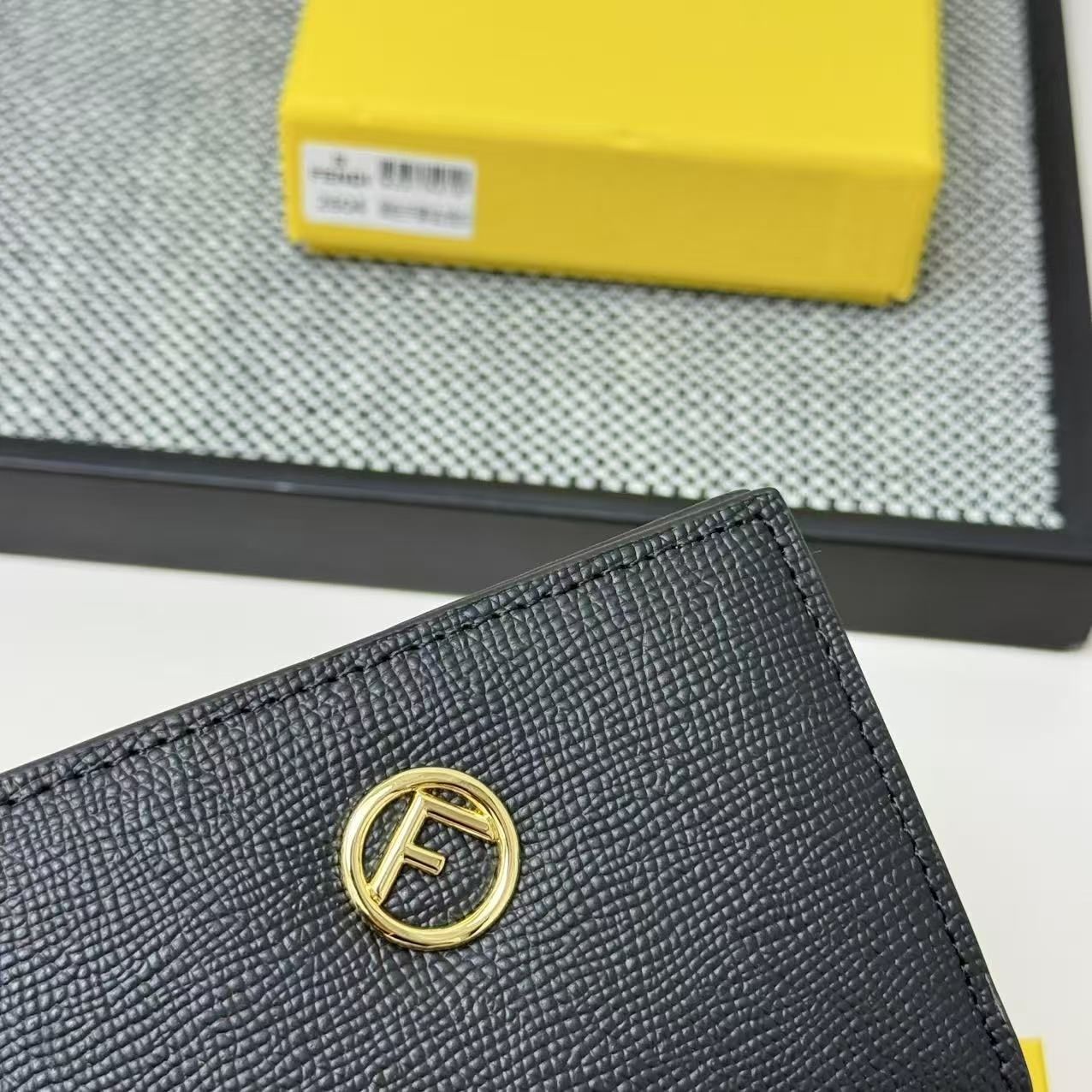 高級美品 状態良 FENDI　フェンディ折り財布 小銭入れ