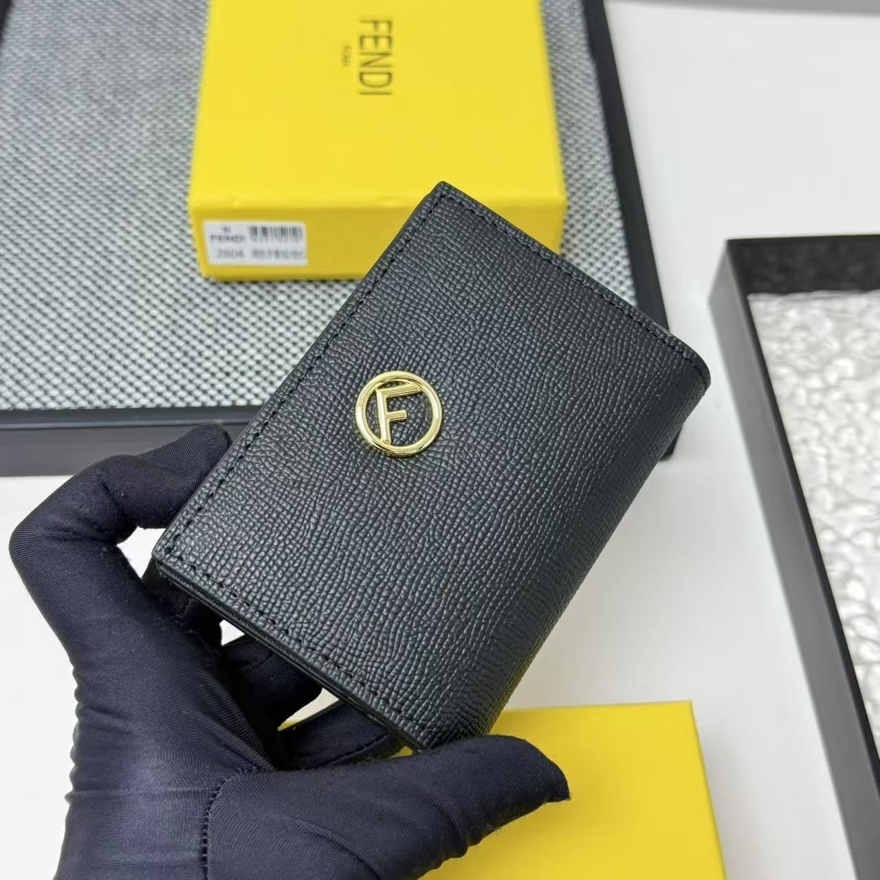 高級美品 状態良 FENDI　フェンディ折り財布 小銭入れ
