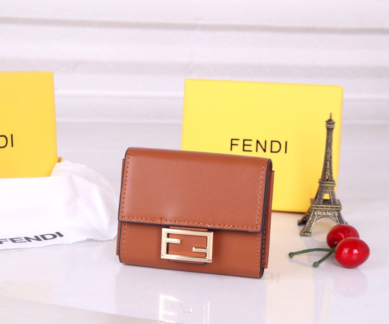 高級 人気商品 FENDI　フェンディ ウォレット 折り財布 小銭入れ