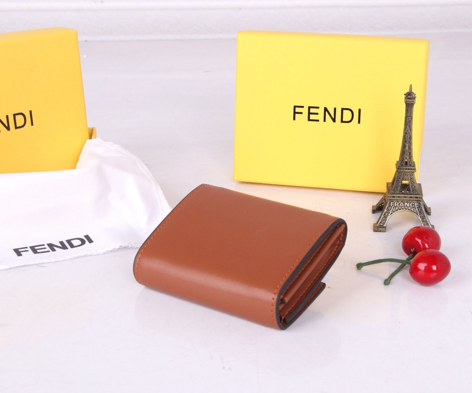 高級 人気商品 FENDI　フェンディ ウォレット 折り財布 小銭入れ