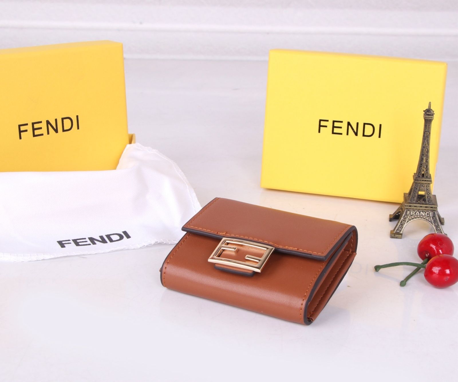 高級 人気商品 FENDI　フェンディ ウォレット 折り財布 小銭入れ