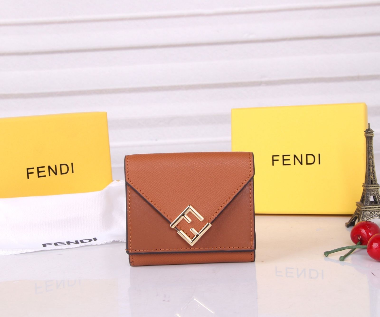 【希少品】綺麗 FENDI　フェンディ ウォレット 折り財布 小銭入れ