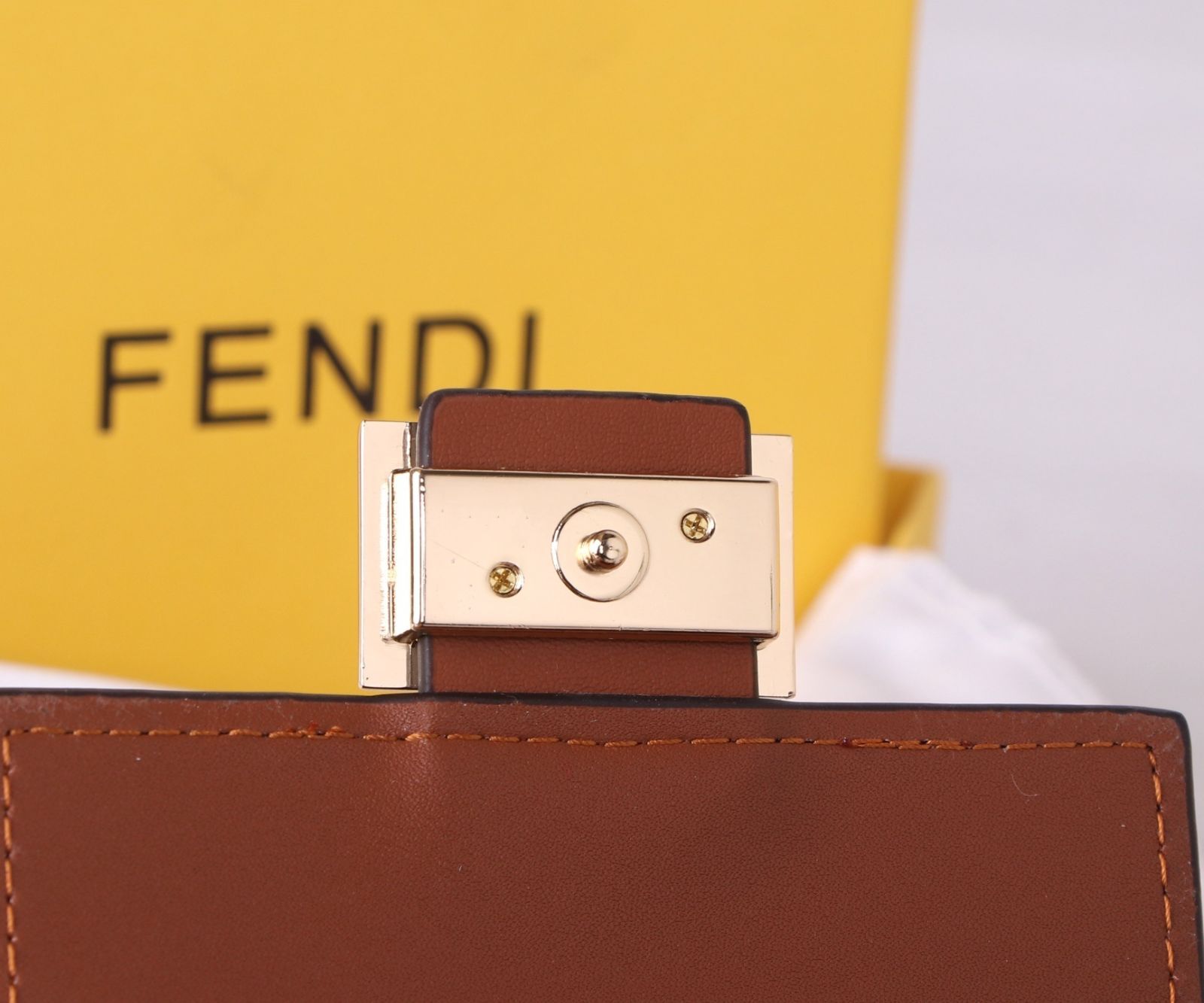 高級 人気商品 FENDI　フェンディ ウォレット 折り財布 小銭入れ