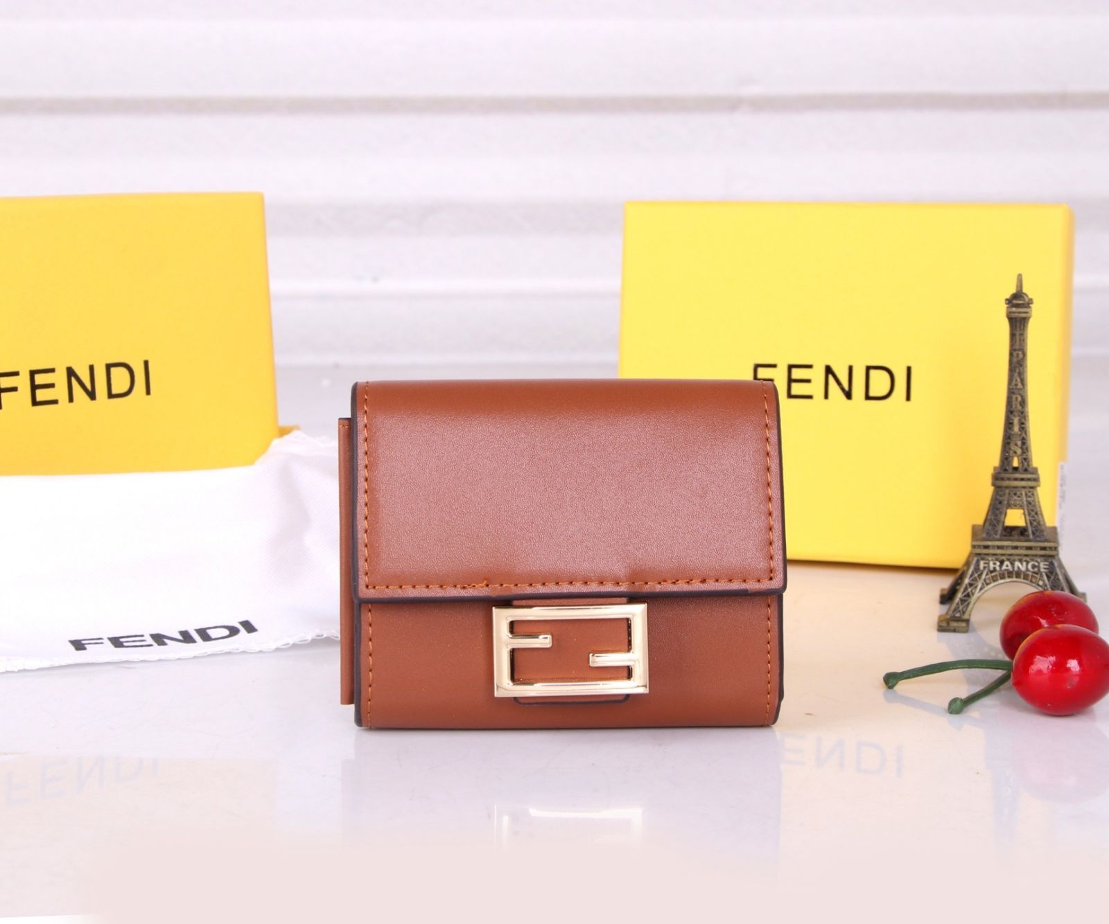 高級 人気商品 FENDI　フェンディ ウォレット 折り財布 小銭入れ