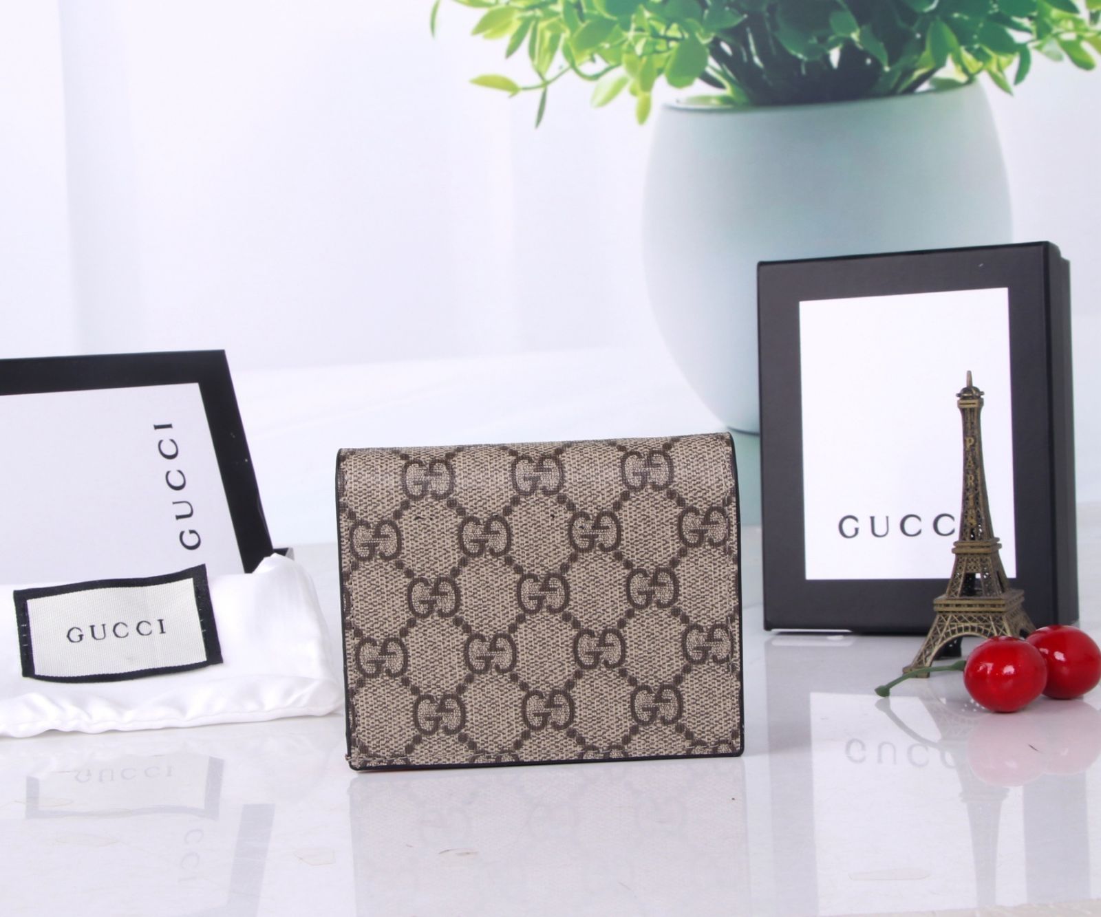 新作 期間限定☆ GUCCI グッチ 折り財布 小銭入れ 新作 期間限定☆ GUCCI グッチ 折り財布 小銭入れ