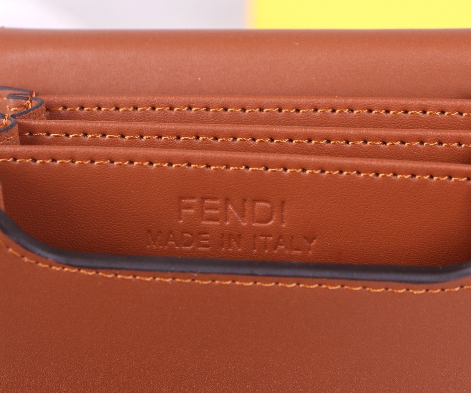 高級 人気商品 FENDI　フェンディ ウォレット 折り財布 小銭入れ