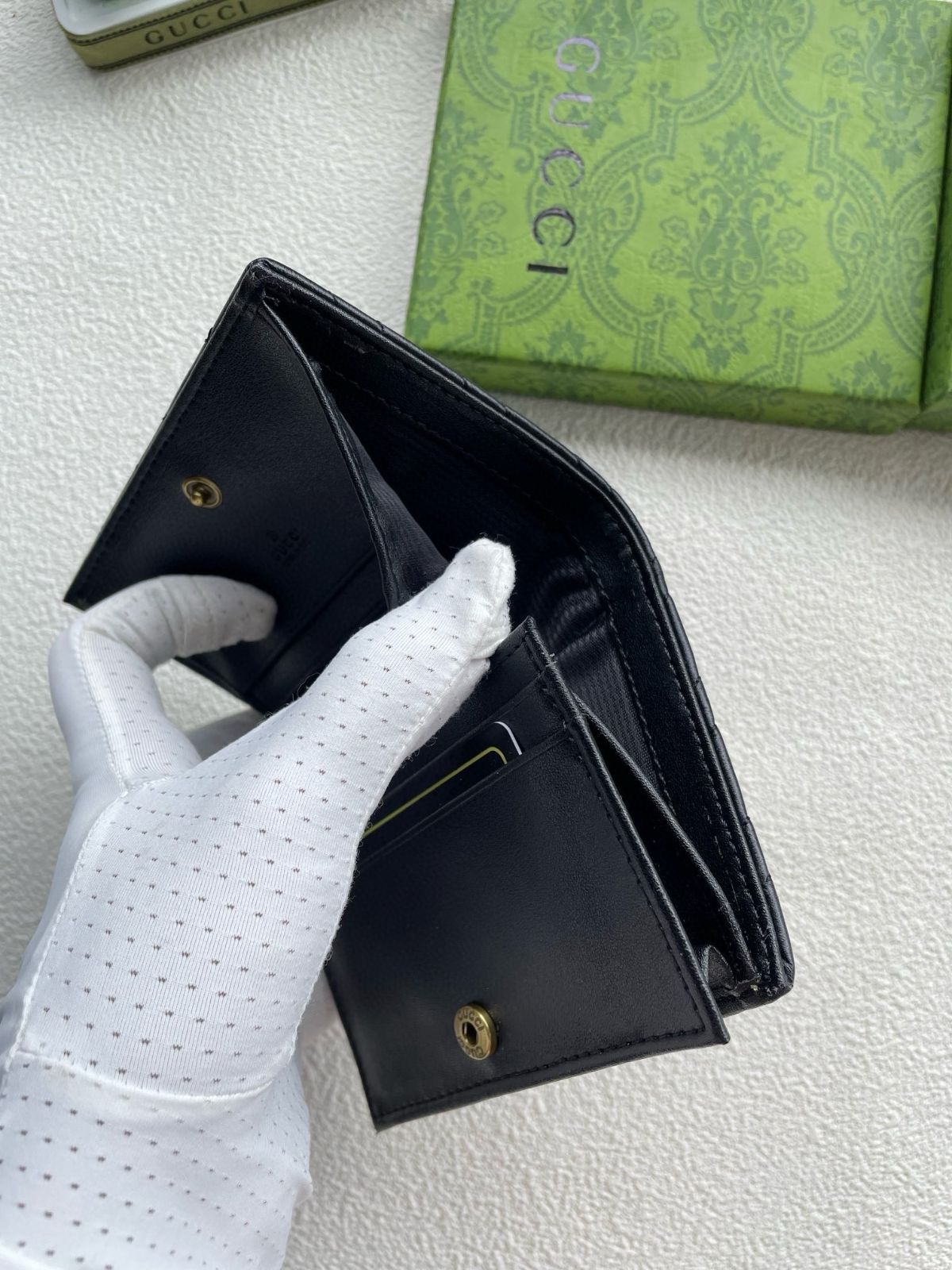 即完売 本日特価 GUCCI グッチ 折り財布 小銭入れ 即完売 本日特価 GUCCI グッチ 折り財布 小銭入れ