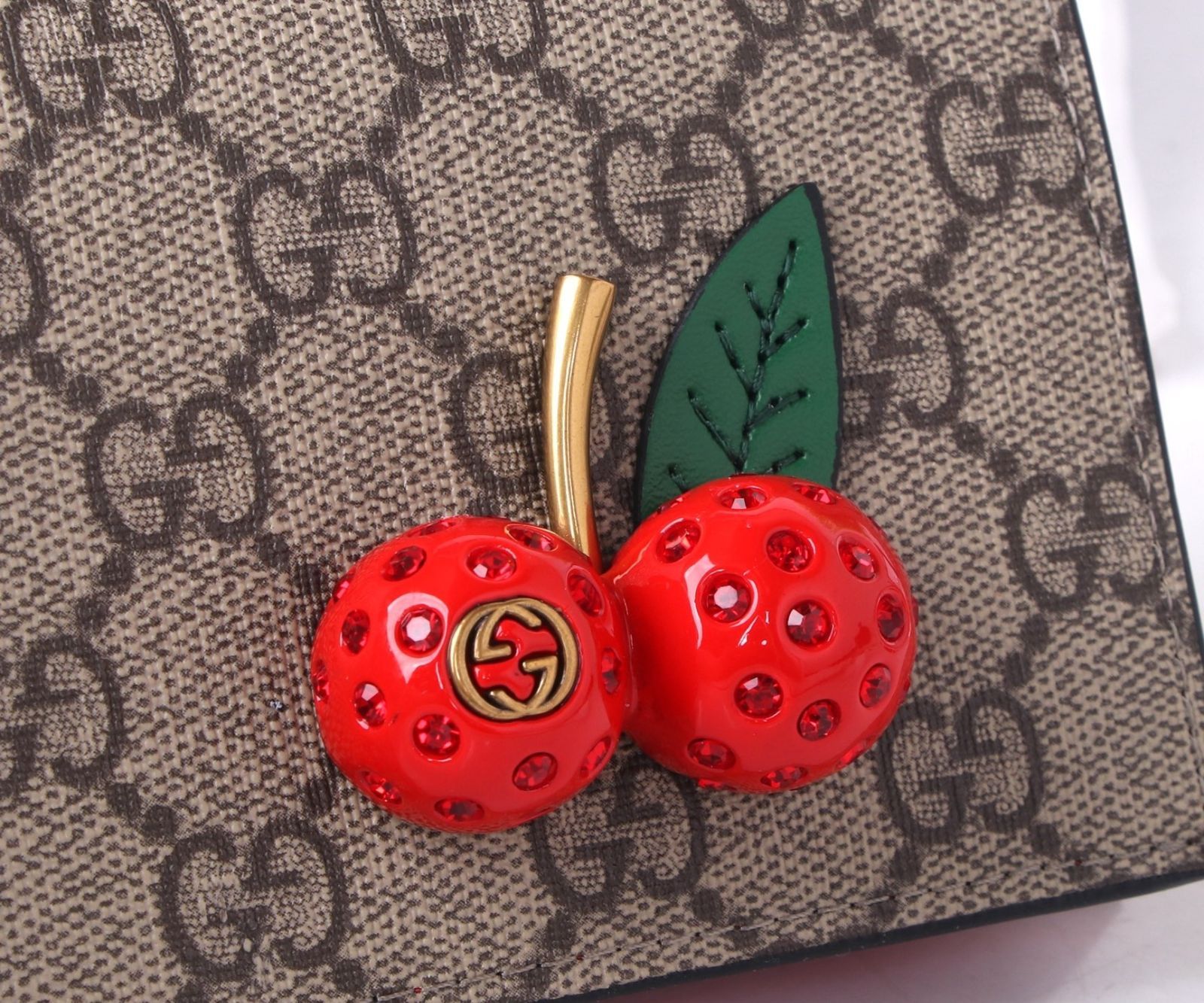 新作 期間限定☆ GUCCI グッチ 折り財布 小銭入れ 新作 期間限定☆ GUCCI グッチ 折り財布 小銭入れ