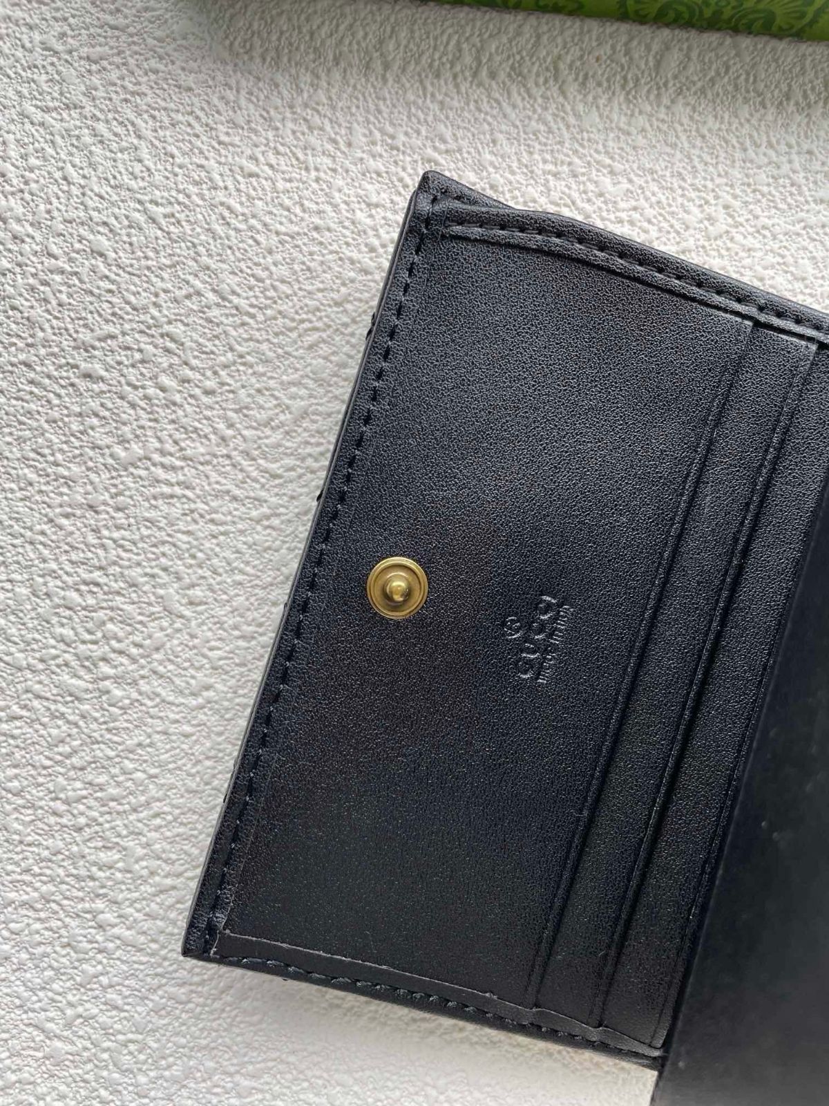 即完売 本日特価 GUCCI グッチ 折り財布 小銭入れ 即完売 本日特価 GUCCI グッチ 折り財布 小銭入れ