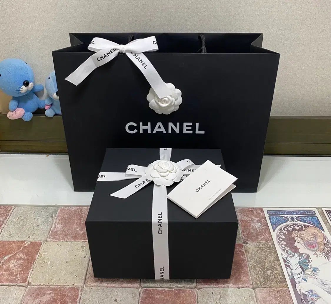 シャネル ミニバック ボックス(24x21x14)+ブックレット+リボン+カメリア+お買い物バッグ