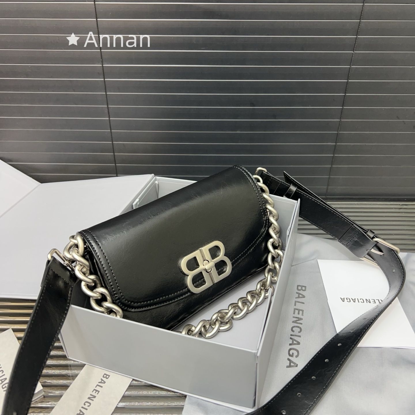 実用性レディース BALENCIAGA(バレンシアガ) ショルダーバッグ