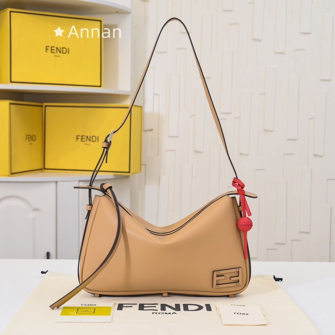 送料無料 本日特価 美品良品 レディース FENDI フェンディ ショルダーバッグ