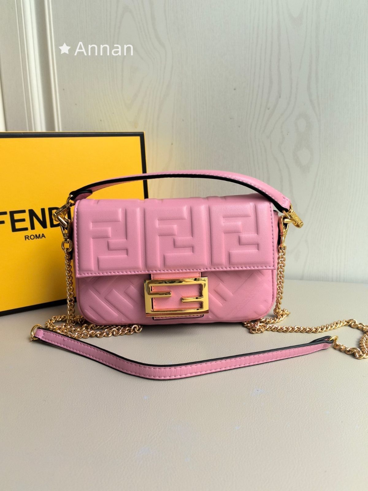 即完売 本日特価 極美品良品 レディース FENDI フェンディ ショルダーバッグ 14,200円