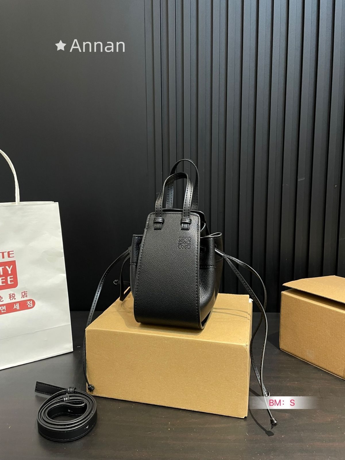 高級美品 状態良 超美品レディース LOEWE　ロエベ ショルダーバッグ