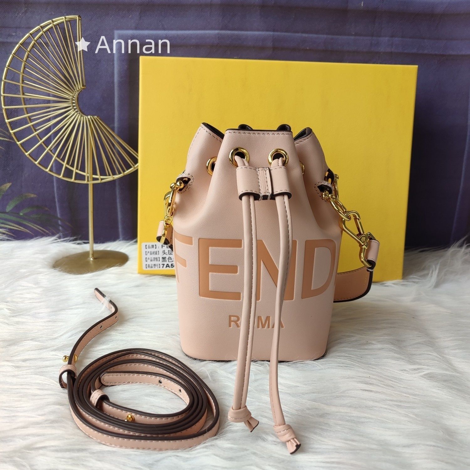現行モデ 本日限定！送料込☆ 良品 レディース FENDI フェンディ ショルダーバッグ