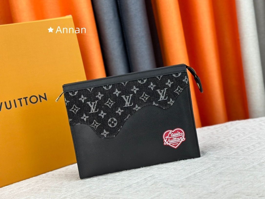 【極美品 現行型】LOUIS VUITTON ルイヴィトン バック メンズ ポシェット?ヴォワヤージュ MM 7,300円
