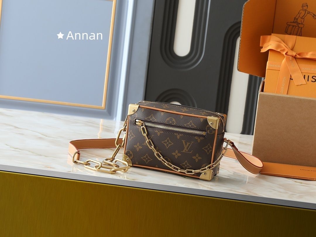 新品に近い 新型 LOUIS VUITTON ルイヴィトン ショルダーバッグ メンズ ミニ?ソフトトランク