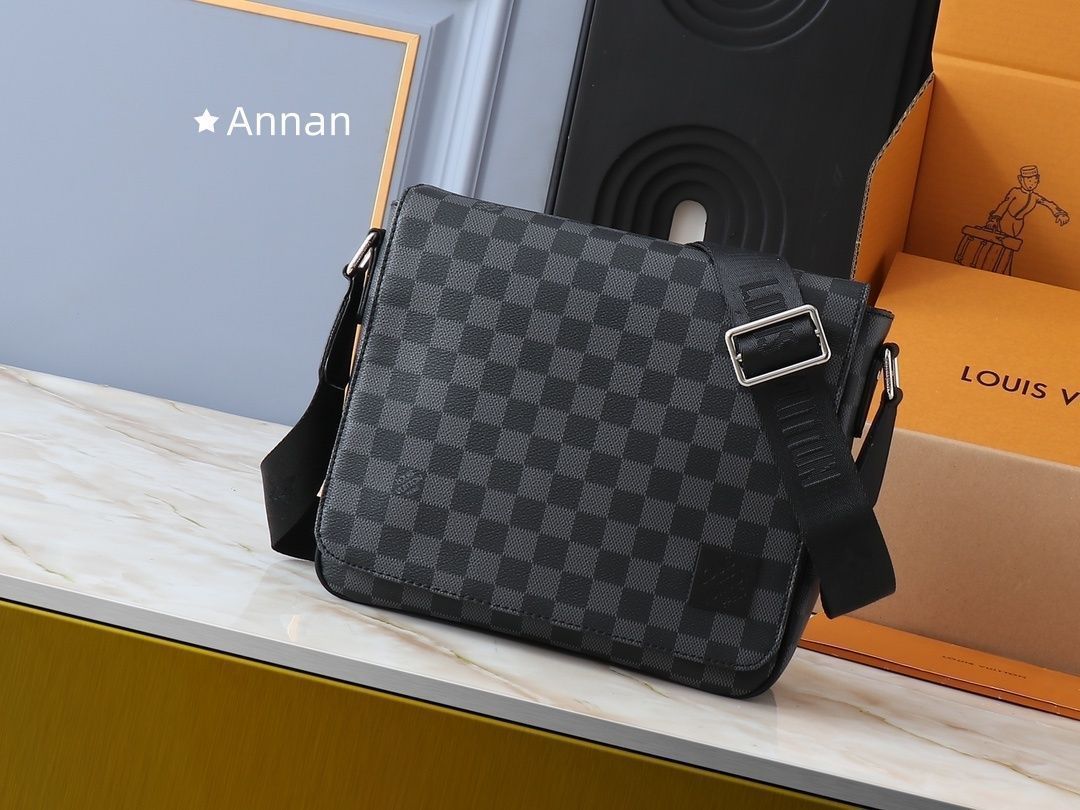 高級美品 状態良 ルイヴィトン LOUIS VUITTON ダミエ ショルダーバッグ メンズ ディストリクト PM NV3 ショルダーバッグ