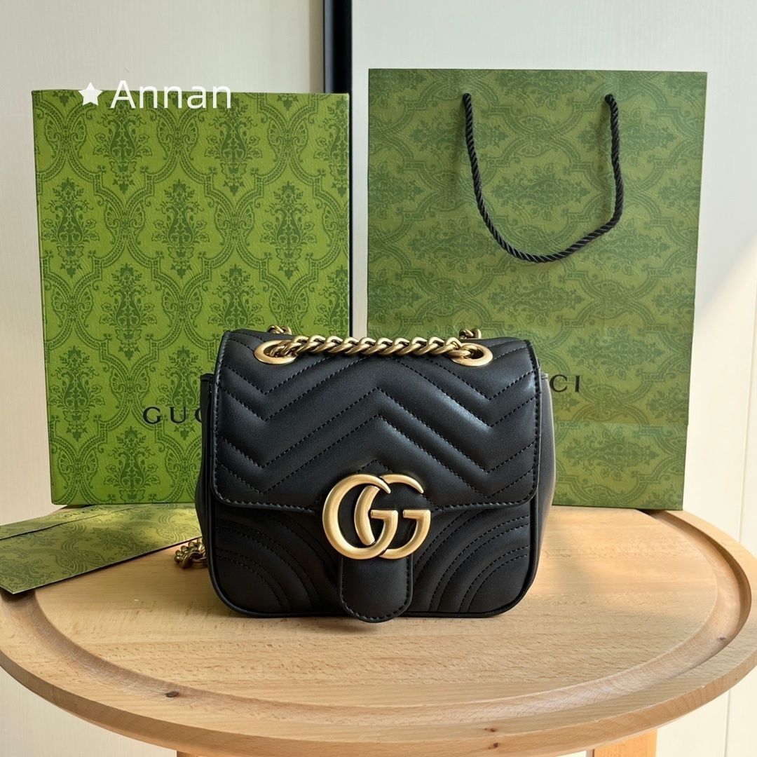 【極美品】【希少】GUCCI グッチ チェーンショルダーバッグ GGマーモント キルティング ミニ レザー 739682