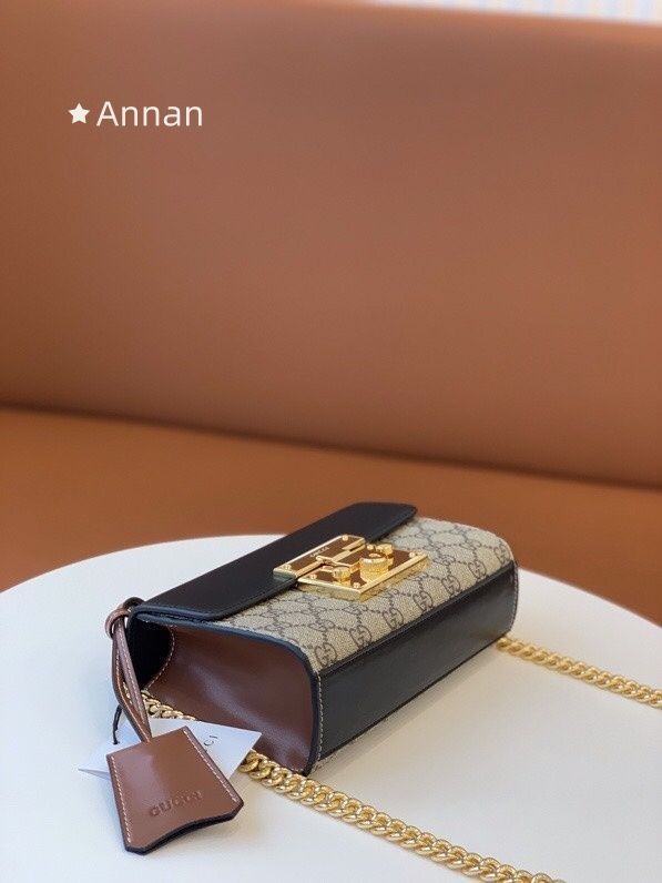 超美品 限定品 グッチ(Gucci) グッチ ショルダーバッグ GGスプリーム