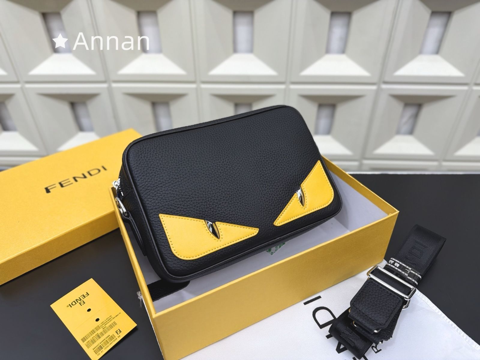 人気 極美品 メンズ FENDI　フェンディ ショルダーバッグ