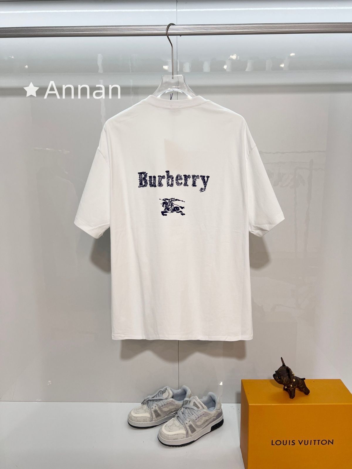 美品★ BURBERRY バーバリー Tシャツ 半袖 夏服 トップス 男女兼用 美品★ BURBERRY バーバリー Tシャツ 半袖 夏服 トップス 男女兼用