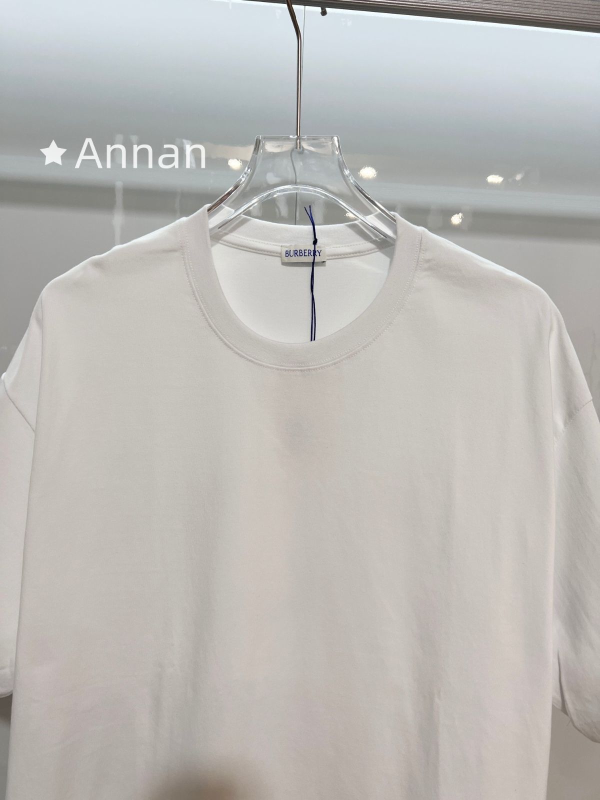 美品★ BURBERRY バーバリー Tシャツ 半袖 夏服 トップス 男女兼用 美品★ BURBERRY バーバリー Tシャツ 半袖 夏服 トップス 男女兼用