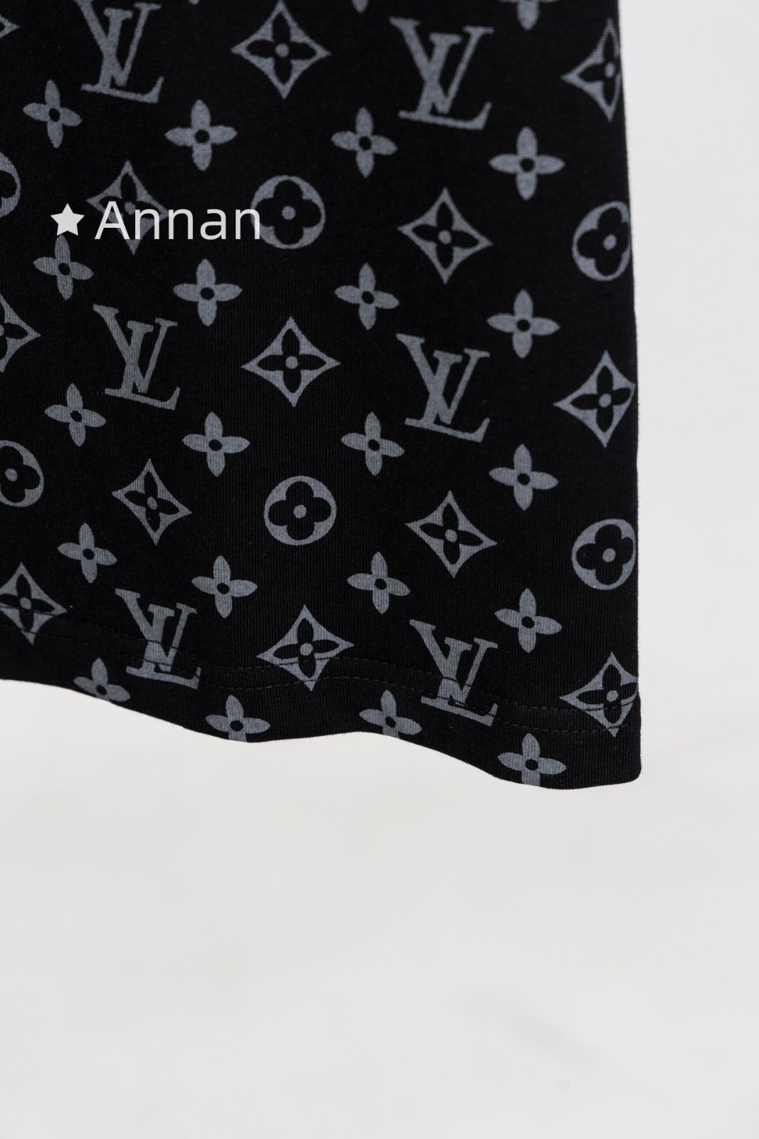 送料無料 LV LOUIS VUITTON ルイヴィトン Tシャツ　半袖　夏服　トップス 男女兼用