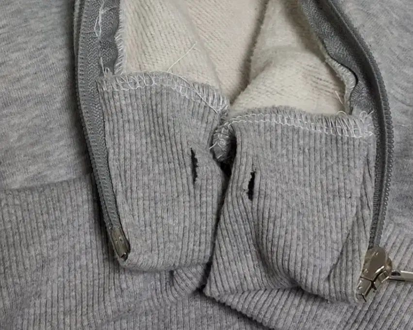 YEEZY KOREA フードジップアップ サイズ2 YEEZY KOREA フードジップアップ サイズ2