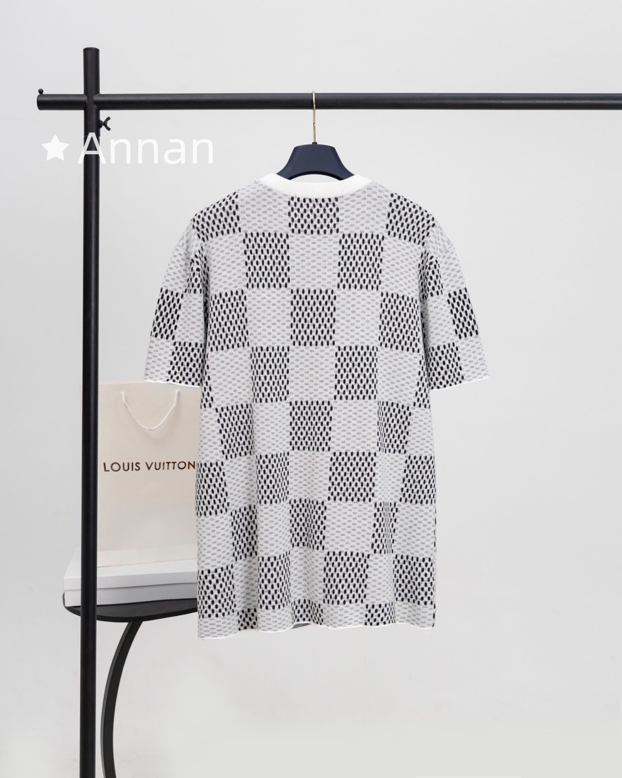 美品 LV LOUIS VUITTON ルイヴィトン Tシャツ 半袖 夏服 トップス 男女兼用 美品 LV LOUIS VUITTON ルイヴィトン Tシャツ 半袖 夏服 トップス 男女兼用