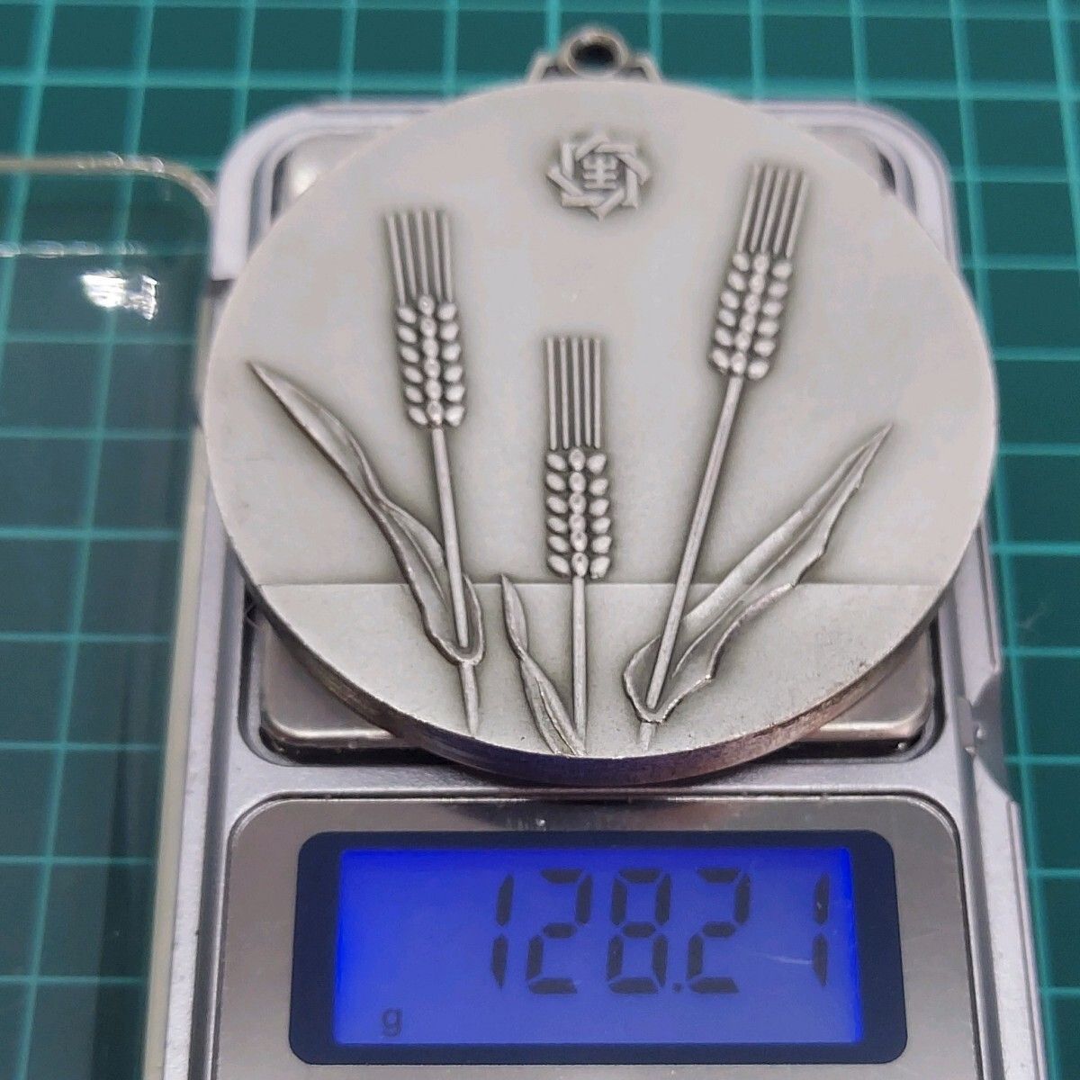 記念メダル 日本生命 社長表彰 1979年 昭和54年 刻印SILVER F. 約128g 麦 ニッセイ 非売品 希少 【L96】 記念メダル 日本生命 社長表彰 1979年 昭和54年 刻印SILVER F. 約128g 麦 ニッセイ 非売品 希少 【L96】