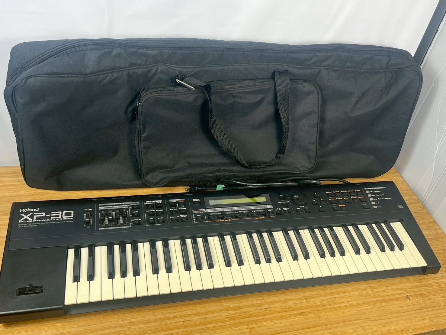 【埼玉発】Roland XP-30 シンセサイザー 61鍵 専用ソフトケース付