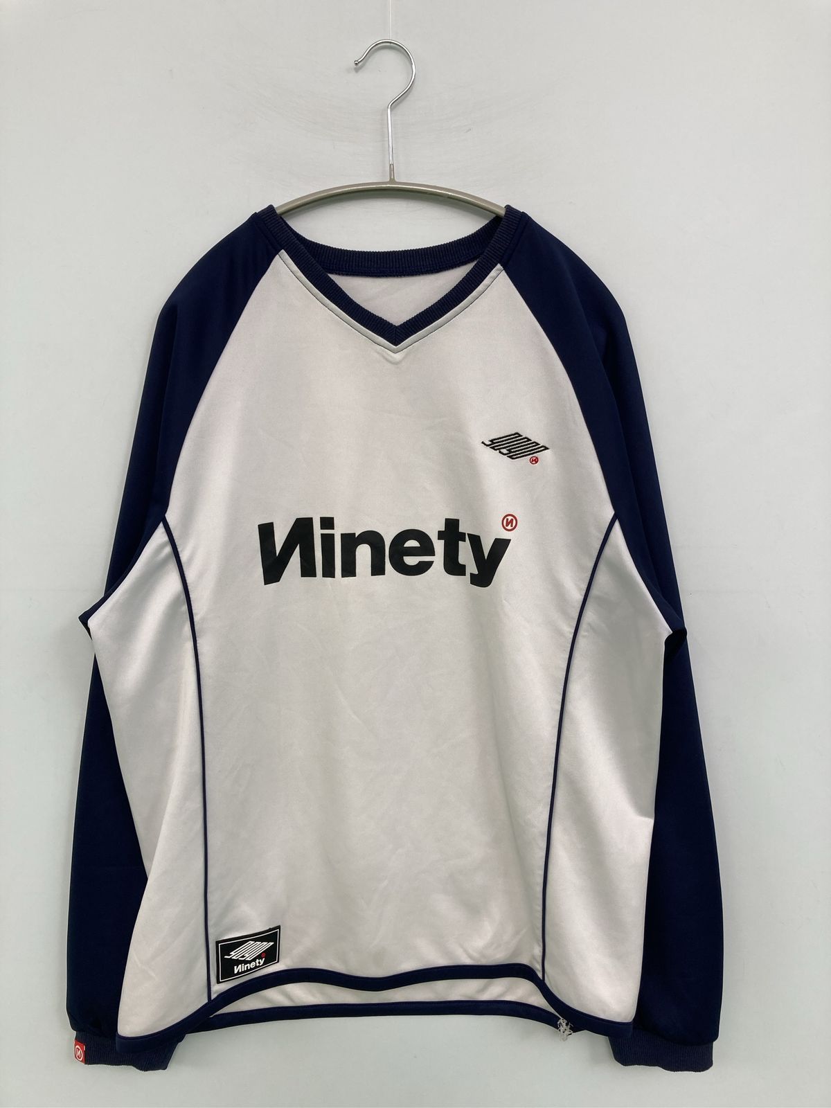 9090 ナインティナインティ Tシャツ/カットソー M ホワイト ブランドロゴ 前面プリント バックプリント ミドル丈 長袖 Vネック メンズ