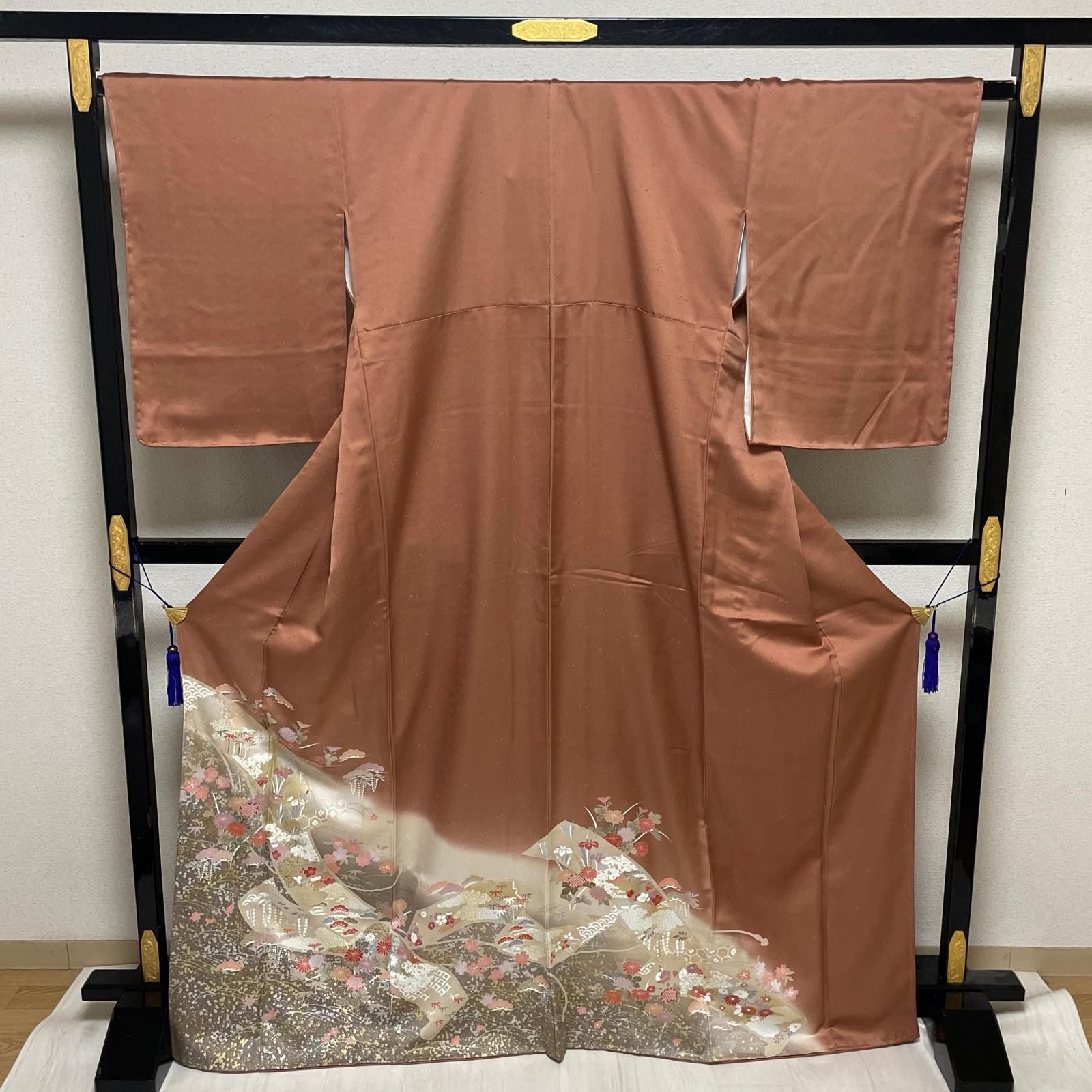 色留袖 裄66.5 トールサイズ 掛け軸に美しい花模様 金銀彩 駒刺繍 着物 正絹 X-4180