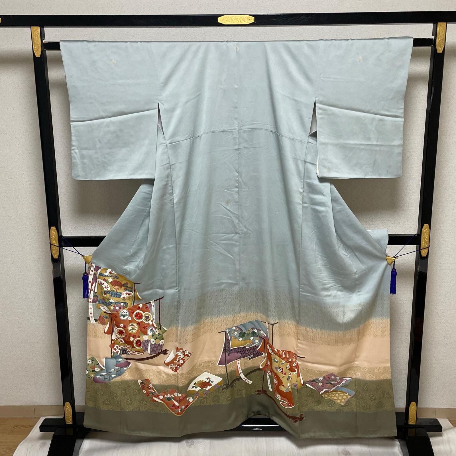 色留袖 衣桁に着物 丸に刺繍の花 花唐草 着物 正絹 五つ紋 X-4188