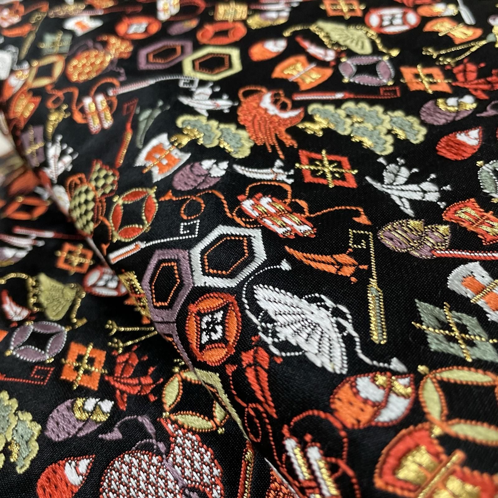 名古屋帯 総刺繍 宝尽くし 黒地 九寸 正絹 着物 X-4286