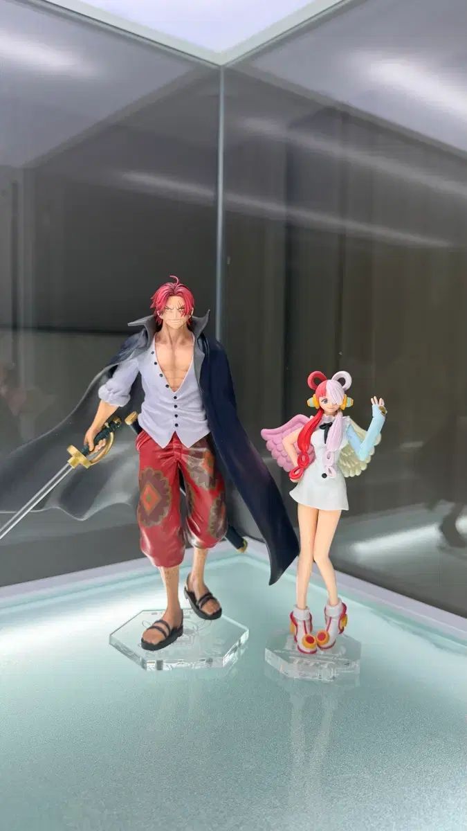 ONE PIECE シャンクス+ウタ フィギュア