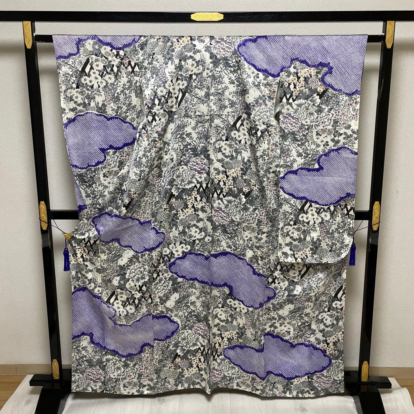 三松誂え 振袖 絞りの雲 美しい花模様 着物 正絹 X-4409