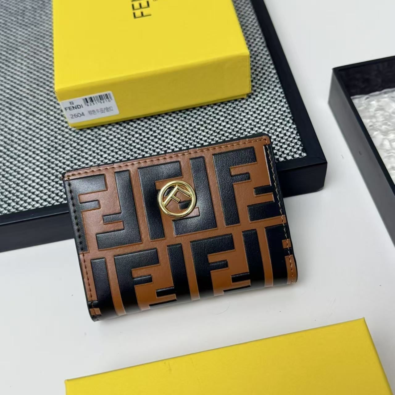 付属付 限定品★★ FENDI　フェンディ ウォレット 折り財布 小銭入れ