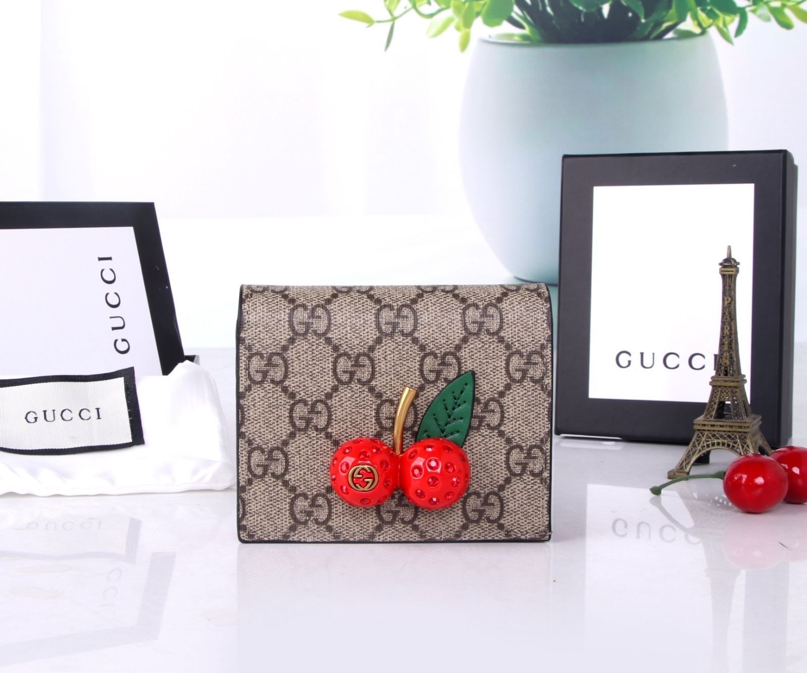 新作 期間限定☆ GUCCI グッチ 折り財布 小銭入れ