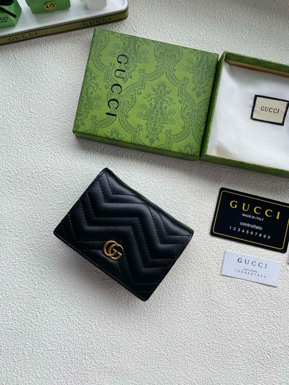 即完売 本日特価 GUCCI グッチ 折り財布 小銭入れ